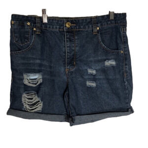𝅺RANBEERI distressed jean shorts, size 11